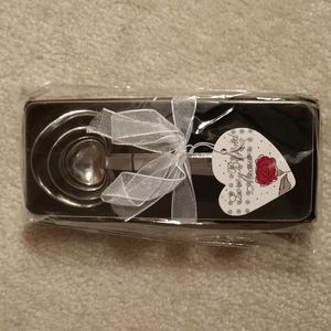 NIB Heart shaped measuring spoons